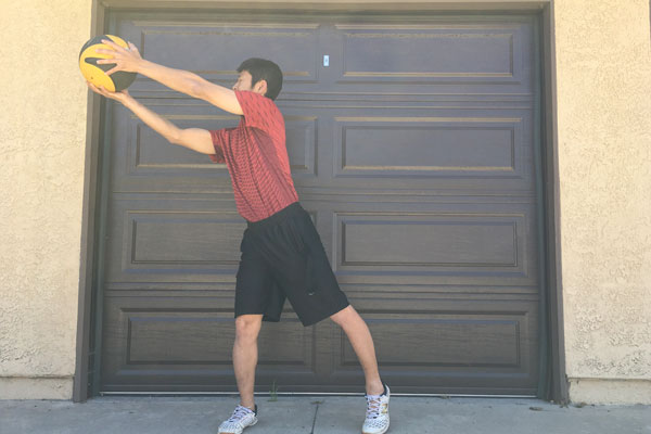 メディスンボールを使った実践的な体幹トレーニング3